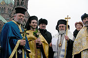 Griechisch-Orthodoxe Metropolie von Deutschland lädt ein: traditionelle Zeremonie der Gewässerweihung für die Isar an der Praterinsel 6.01.2009 (Foto: Martin Schmitz)